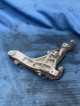 Infiniti 4576 03-07 Nissan G35 350z Ac Compressor Mount Bracket Block Mounting Oem