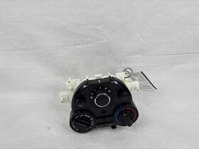 Nissan 2751319kz2a Heater A/c Control Versa 19