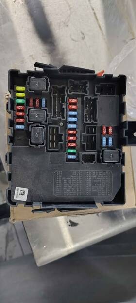 Nissan 284b6-zeo3c Control Unit
